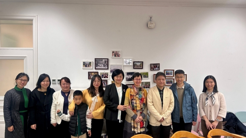 一群人站在房间里

AI 生成的内容可能不正确。