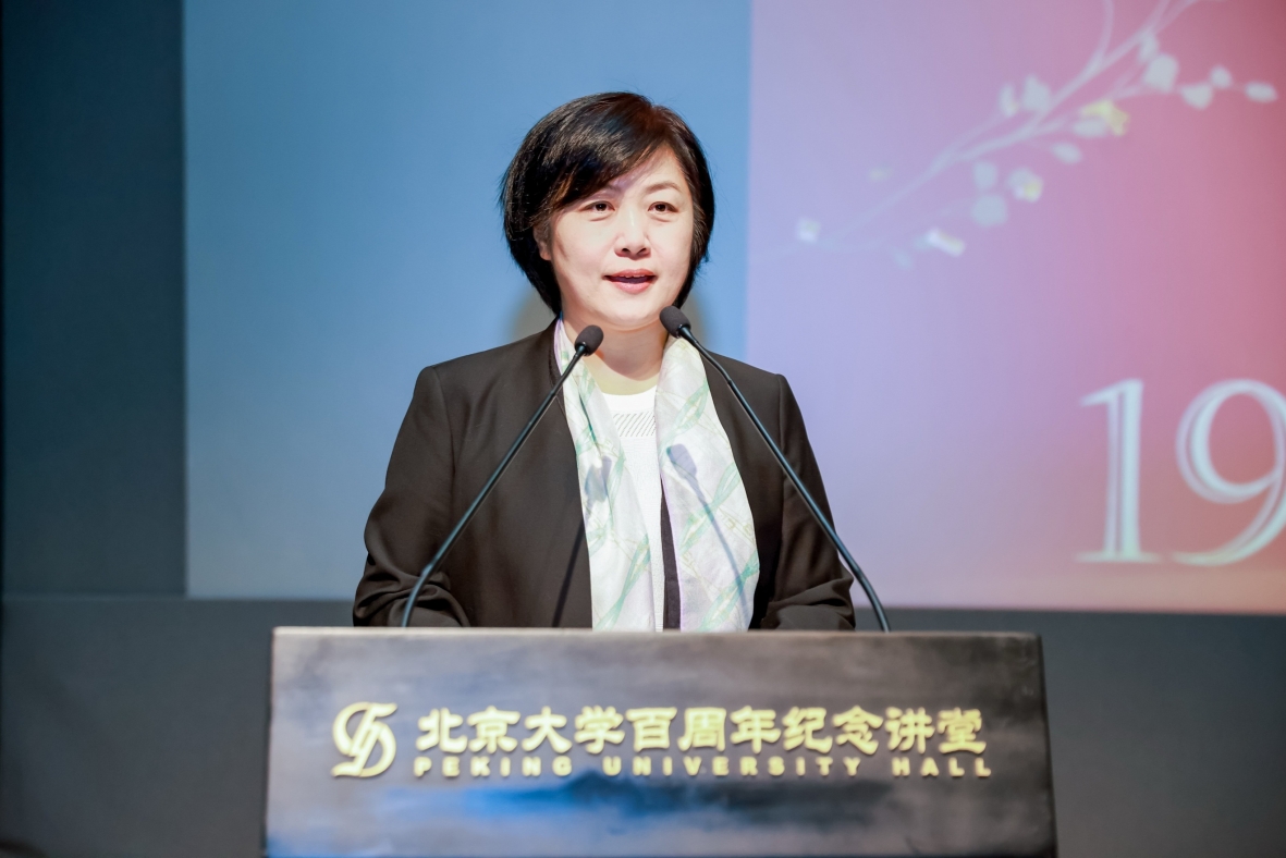 穿着西装笔挺的男子与配字
AI 生成的内容可能不正确。