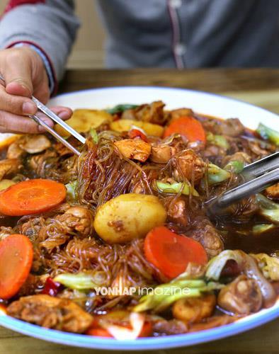 매콤하고 푸짐한 안동찜닭